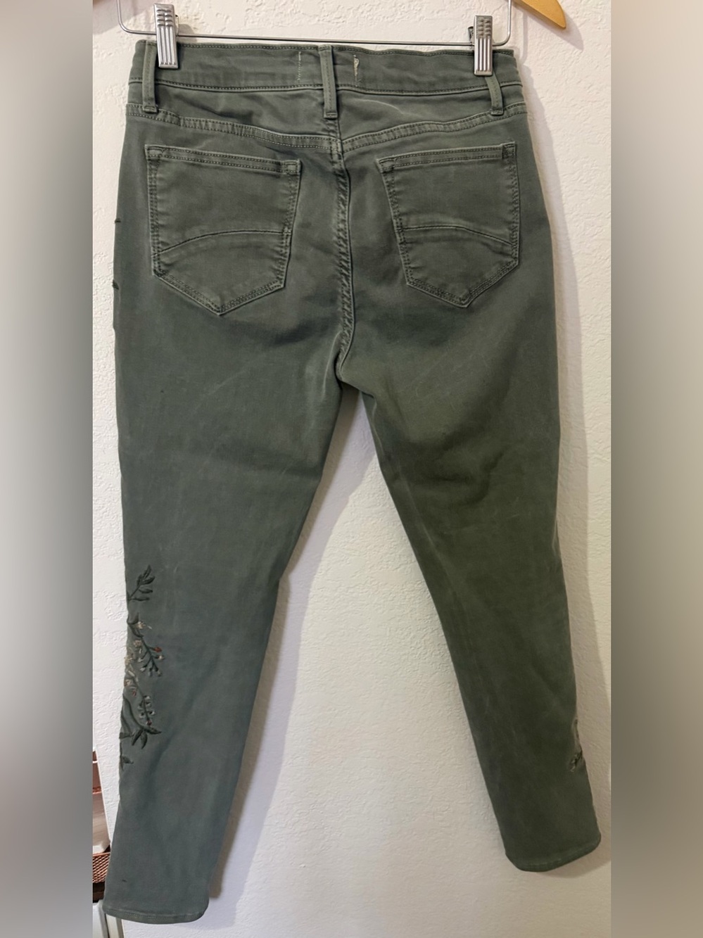 Driftwood Jackie Olive Green Embroidered Skinny Jeans - Size 26 - Picture 3 of 9